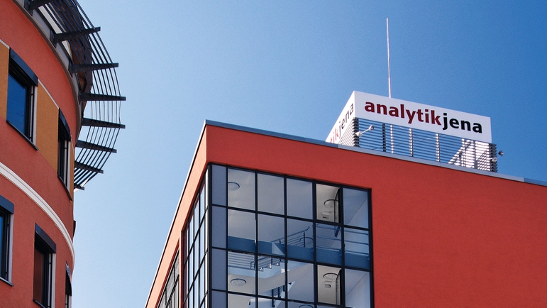 Jena, Almanya'daki merkez Analytik Jena binası.