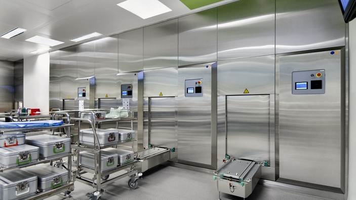 Doymuş buhar kullanarak yüksek sıcaklıklarda sterilizasyon gerçekleştiren medikal otoklavlar