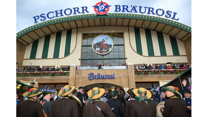 Münih Oktoberfest'te Pschorr Bräurosl festival çadırı