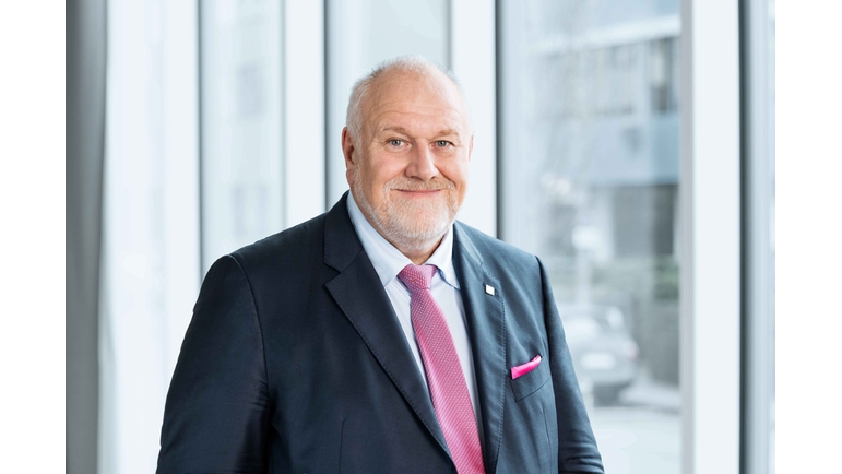 Matthias Altendorf, Dr. Klaus Endress'in yerine geçen ilk aile dışı CEO oldu.